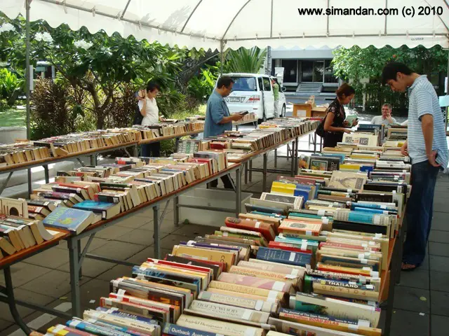 books-bangkok-thailand-2